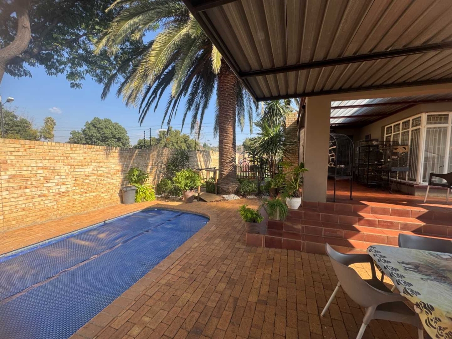 3 Bedroom Property for Sale in New Redruth Gauteng