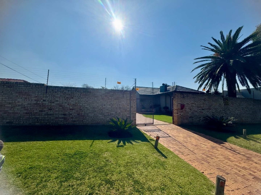 3 Bedroom Property for Sale in New Redruth Gauteng