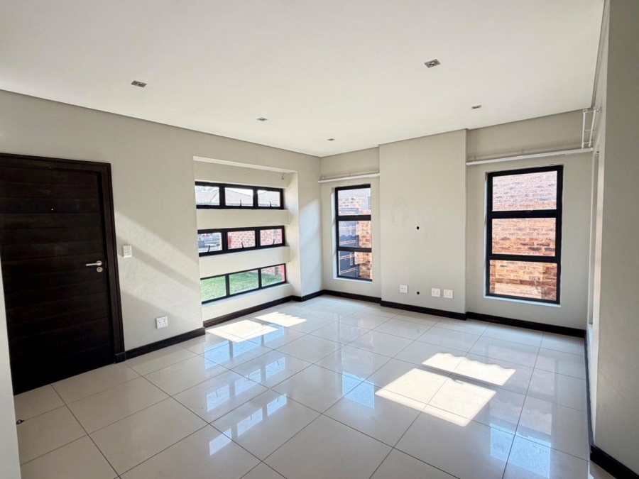 To Let 3 Bedroom Property for Rent in Beyerspark Gauteng