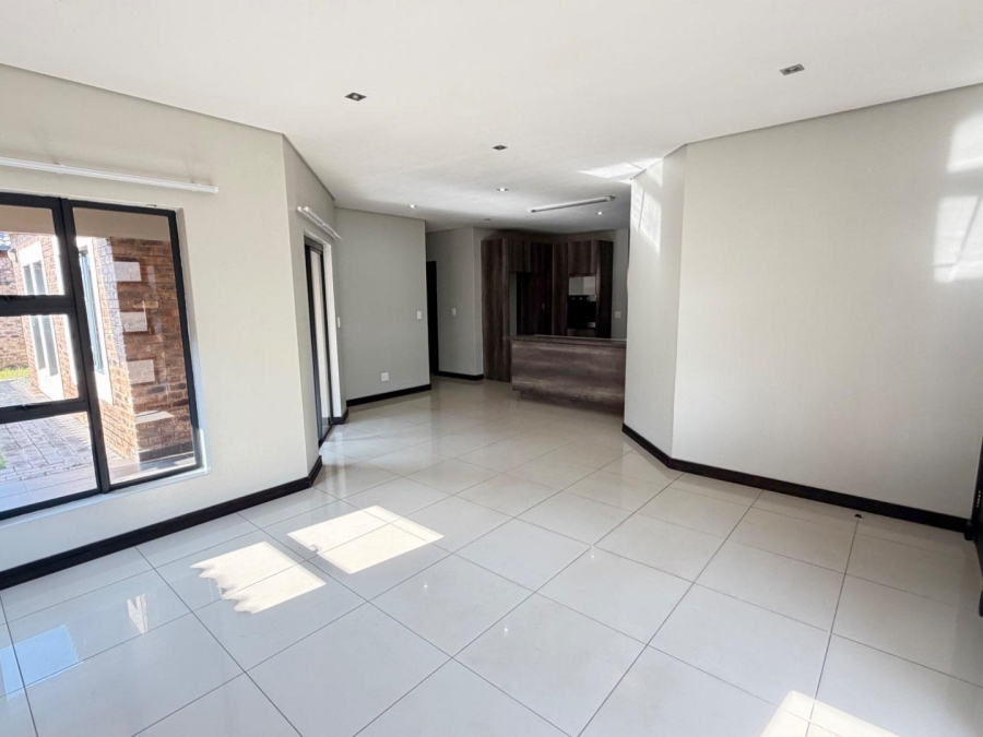 To Let 3 Bedroom Property for Rent in Beyerspark Gauteng