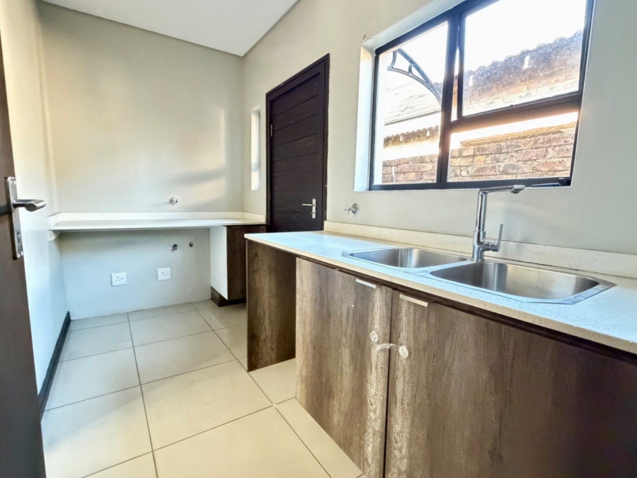 To Let 3 Bedroom Property for Rent in Beyerspark Gauteng