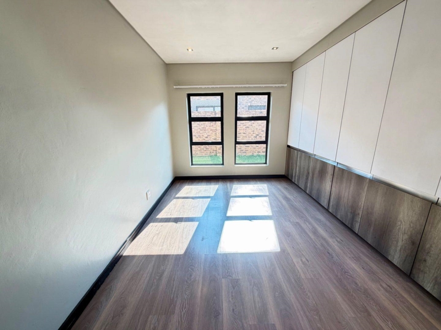 To Let 3 Bedroom Property for Rent in Beyerspark Gauteng