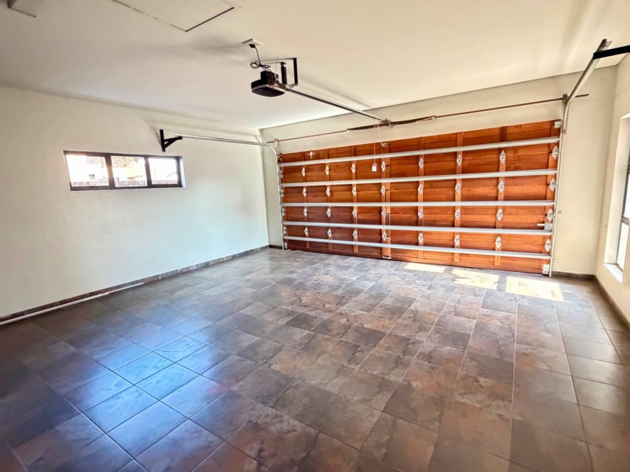 To Let 3 Bedroom Property for Rent in Beyerspark Gauteng