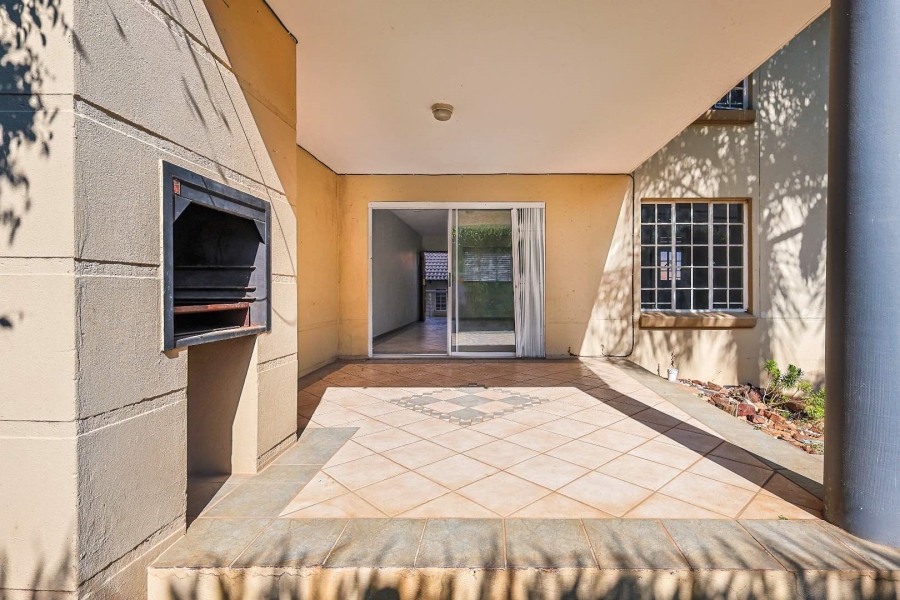 2 Bedroom Property for Sale in Erasmuskloof Gauteng