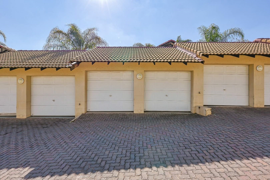 2 Bedroom Property for Sale in Erasmuskloof Gauteng