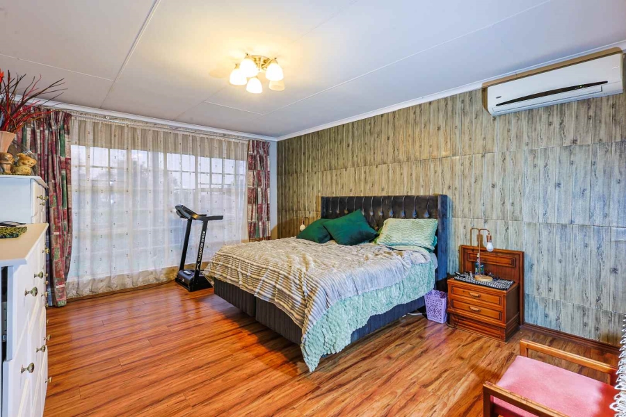4 Bedroom Property for Sale in Erasmusrand Gauteng