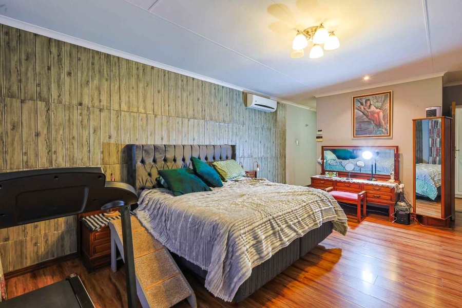 4 Bedroom Property for Sale in Erasmusrand Gauteng