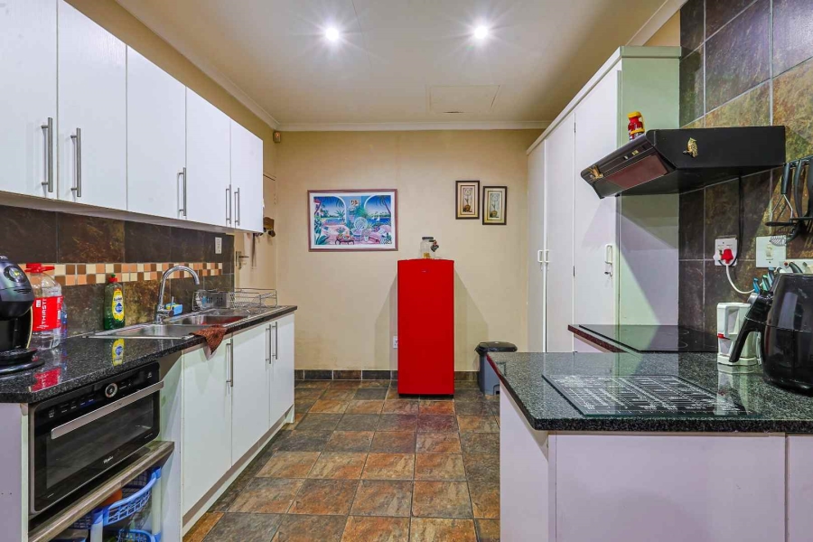 4 Bedroom Property for Sale in Erasmusrand Gauteng
