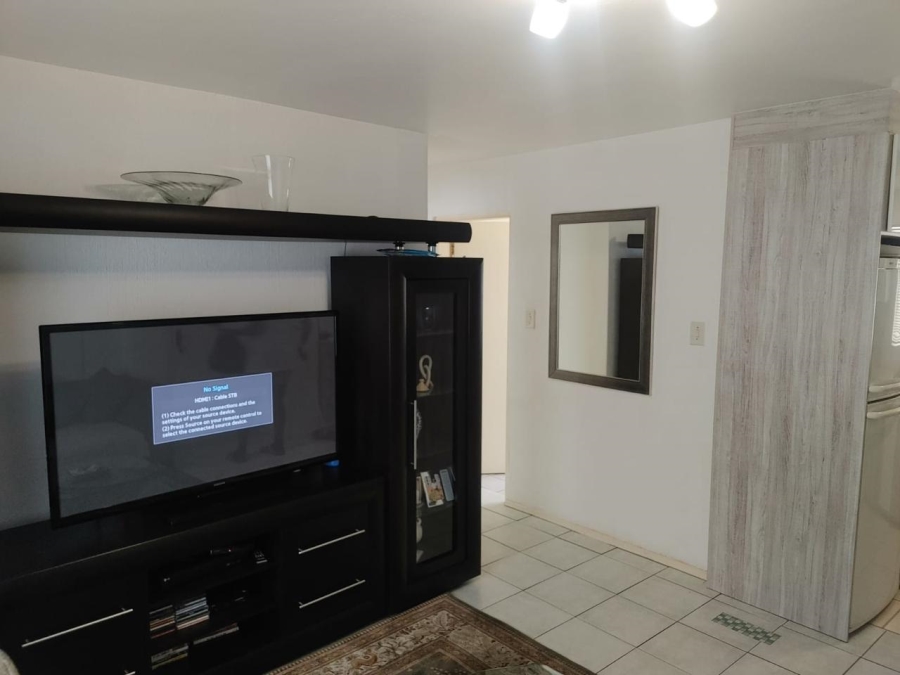 To Let 2 Bedroom Property for Rent in Verwoerdpark Gauteng