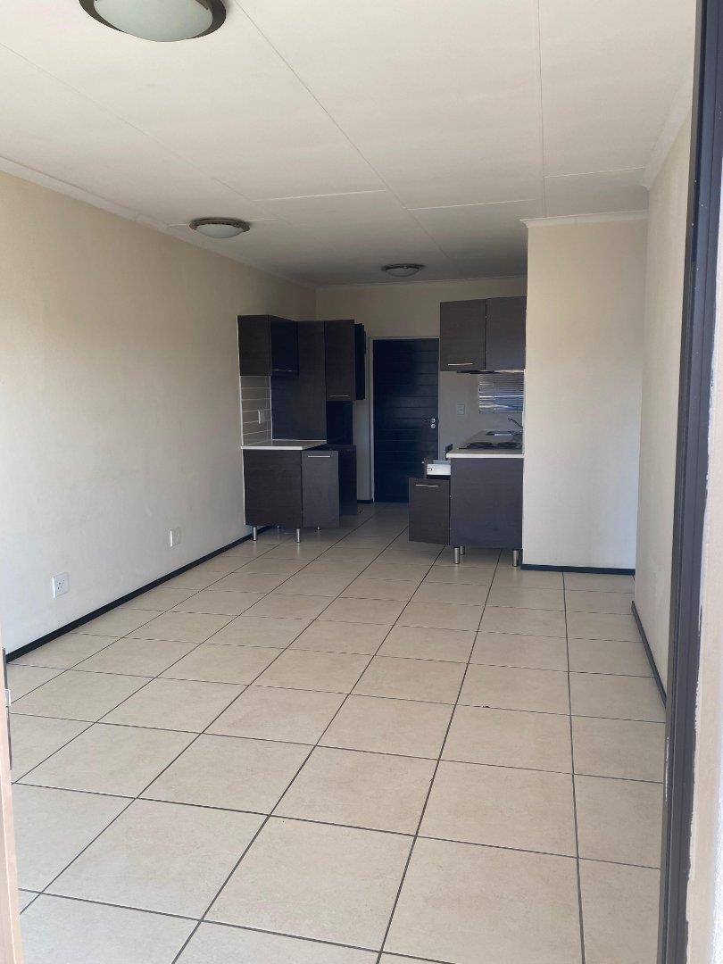 To Let 2 Bedroom Property for Rent in Noordwyk Gauteng