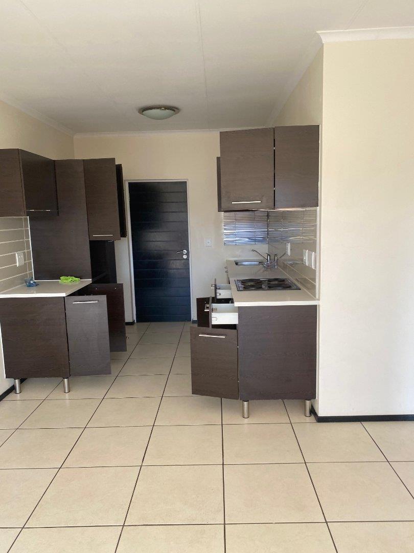 To Let 2 Bedroom Property for Rent in Noordwyk Gauteng