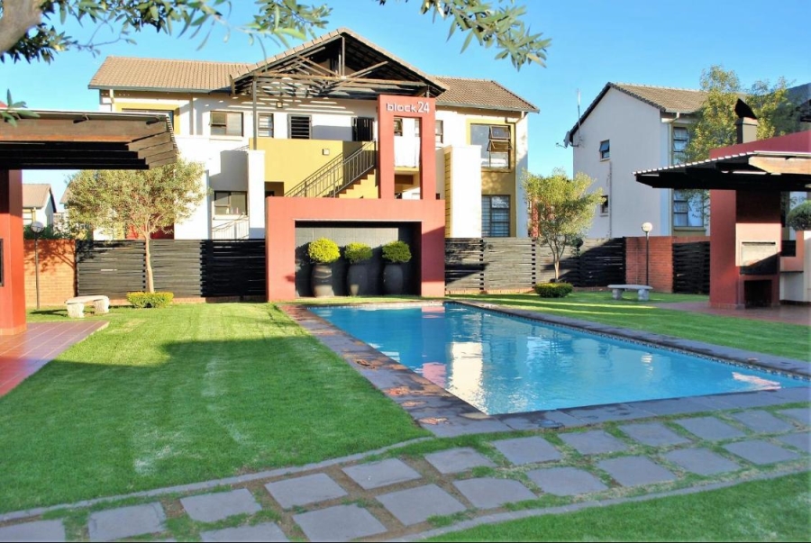 To Let 2 Bedroom Property for Rent in Noordwyk Gauteng