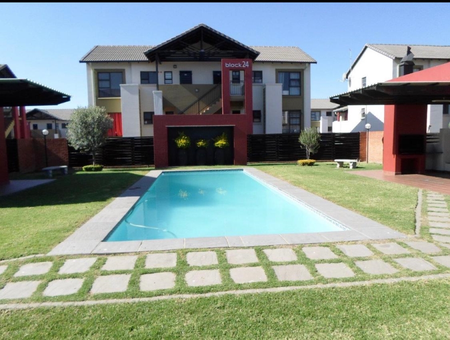To Let 2 Bedroom Property for Rent in Noordwyk Gauteng