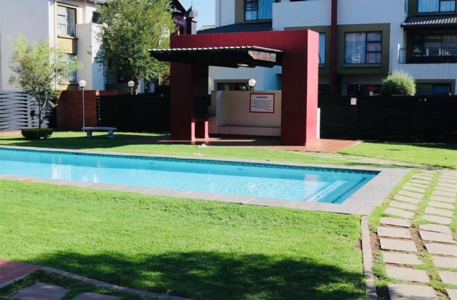 To Let 2 Bedroom Property for Rent in Noordwyk Gauteng