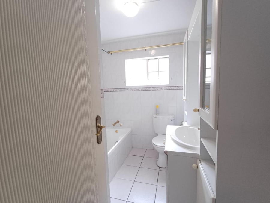 To Let 3 Bedroom Property for Rent in Bromhof Gauteng