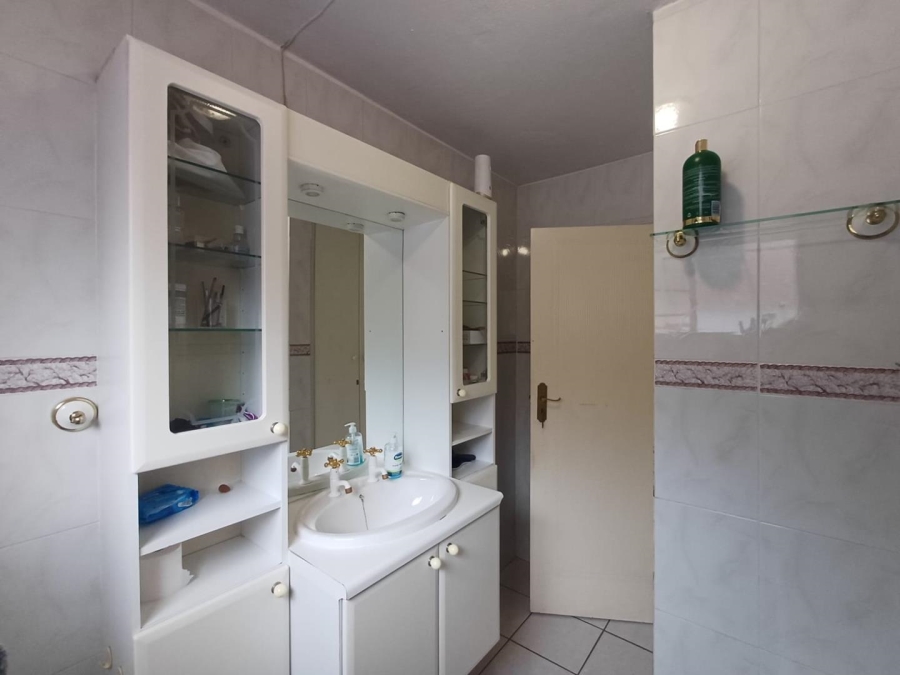 To Let 3 Bedroom Property for Rent in Bromhof Gauteng