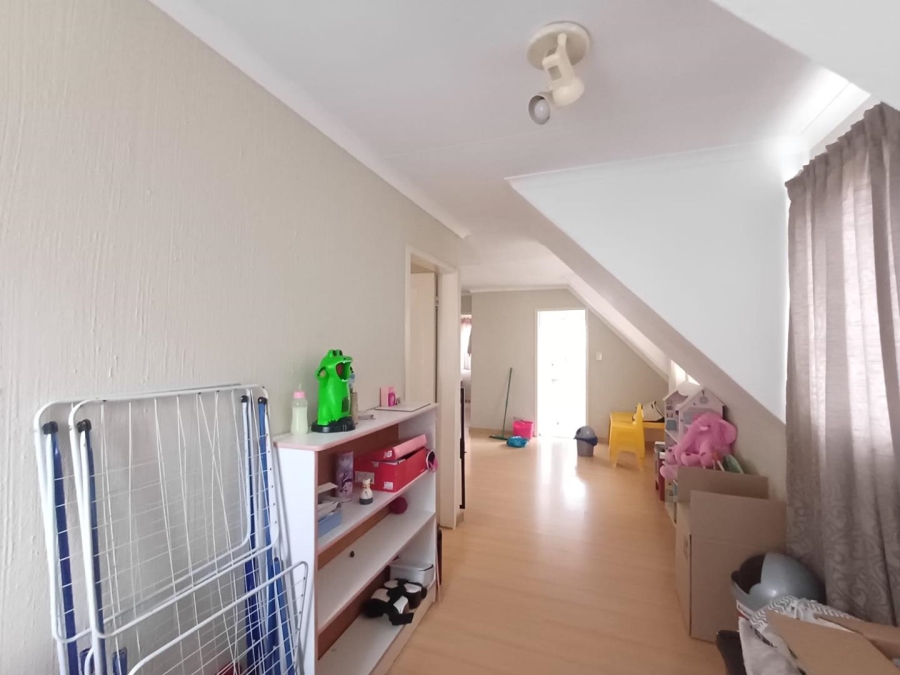 To Let 3 Bedroom Property for Rent in Bromhof Gauteng