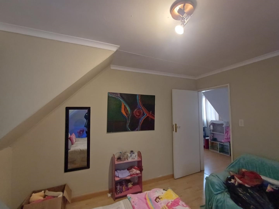 To Let 3 Bedroom Property for Rent in Bromhof Gauteng