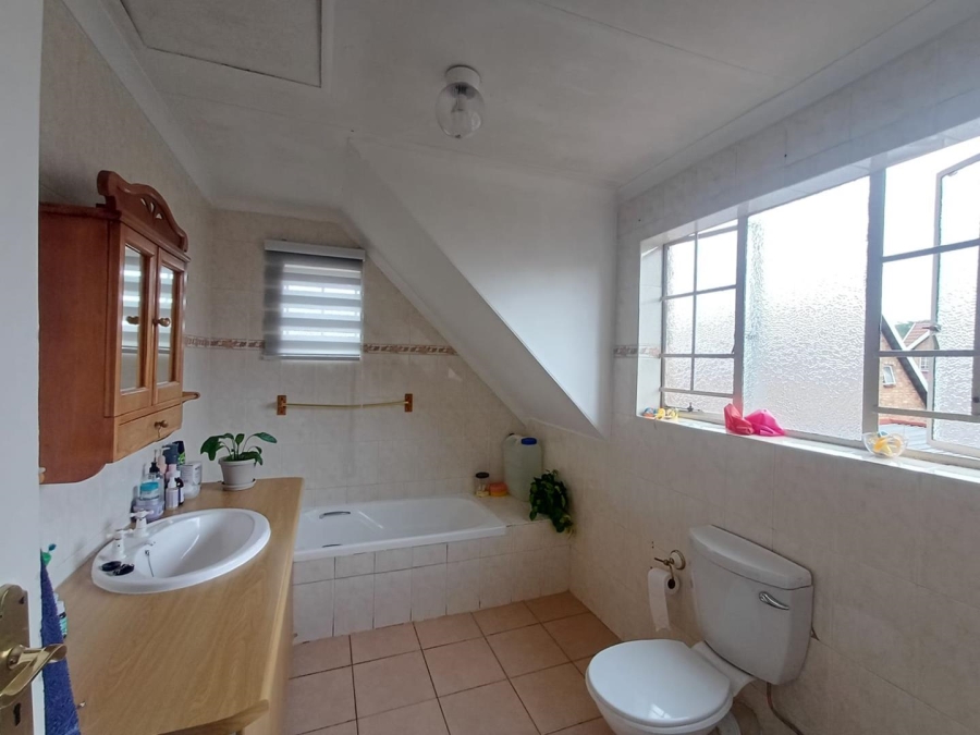 To Let 3 Bedroom Property for Rent in Bromhof Gauteng