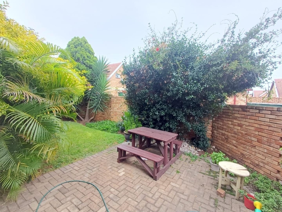 To Let 3 Bedroom Property for Rent in Bromhof Gauteng