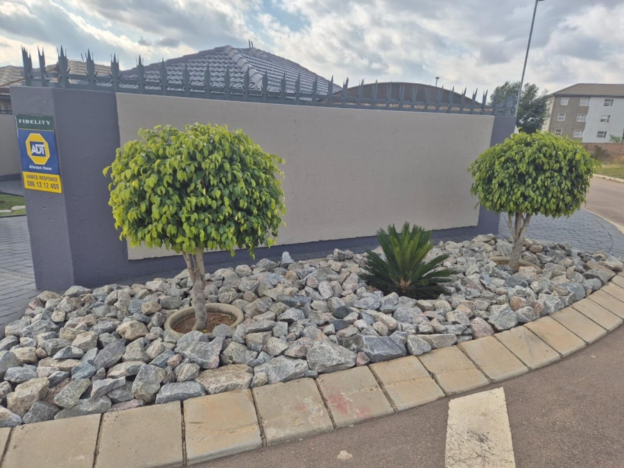 3 Bedroom Property for Sale in Clayville Gauteng
