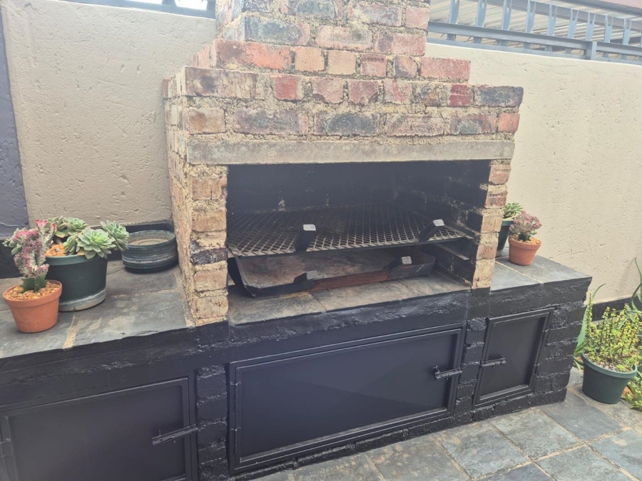3 Bedroom Property for Sale in Clayville Gauteng