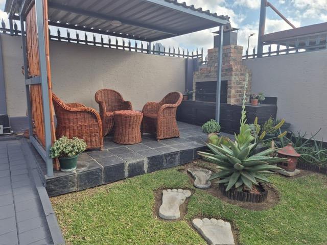 3 Bedroom Property for Sale in Clayville Gauteng