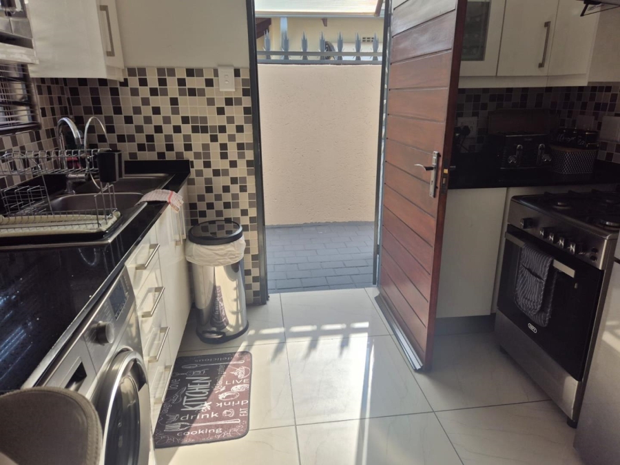3 Bedroom Property for Sale in Clayville Gauteng