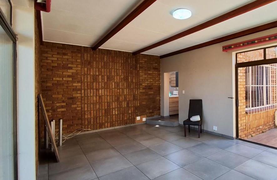 6 Bedroom Property for Sale in Terenure Gauteng