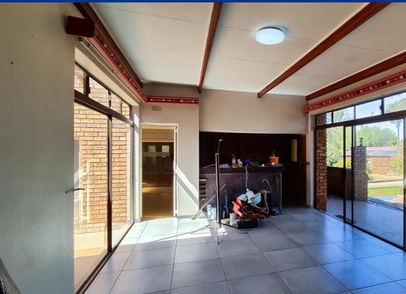 6 Bedroom Property for Sale in Terenure Gauteng