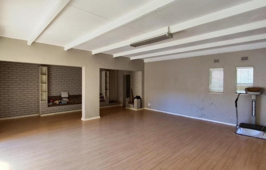 6 Bedroom Property for Sale in Terenure Gauteng