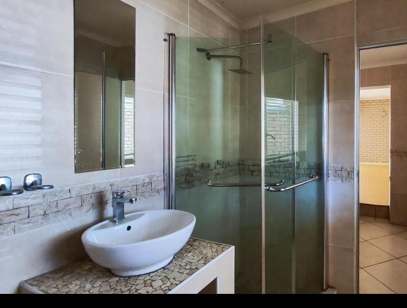 6 Bedroom Property for Sale in Terenure Gauteng