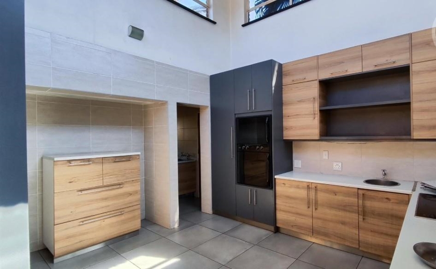 6 Bedroom Property for Sale in Terenure Gauteng