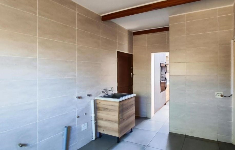 6 Bedroom Property for Sale in Terenure Gauteng
