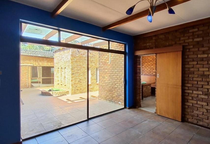 6 Bedroom Property for Sale in Terenure Gauteng