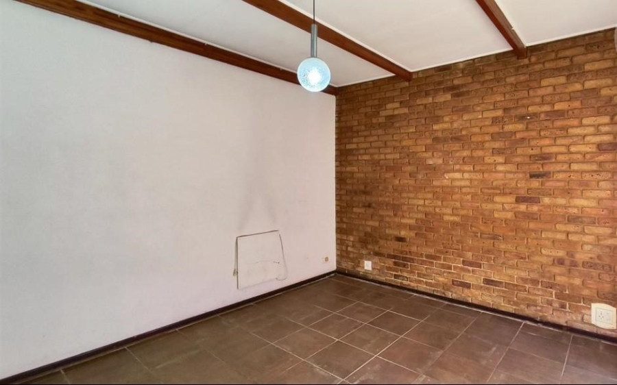 6 Bedroom Property for Sale in Terenure Gauteng