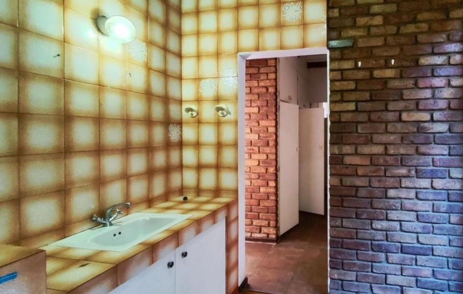 6 Bedroom Property for Sale in Terenure Gauteng