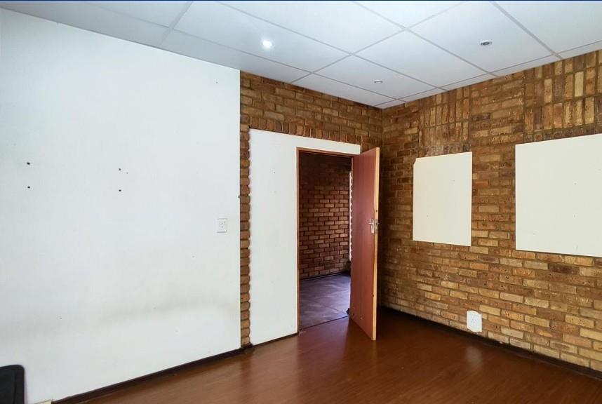 6 Bedroom Property for Sale in Terenure Gauteng