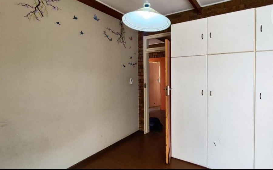 6 Bedroom Property for Sale in Terenure Gauteng