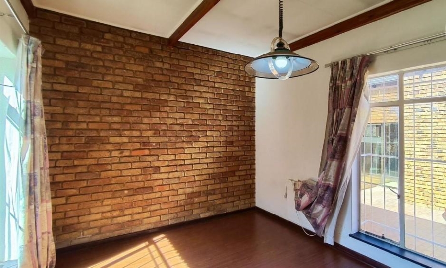 6 Bedroom Property for Sale in Terenure Gauteng