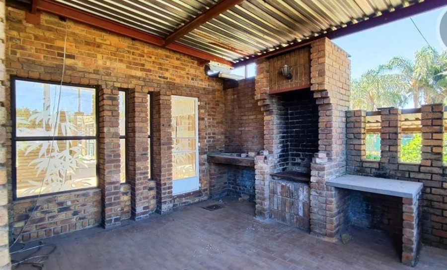 6 Bedroom Property for Sale in Terenure Gauteng