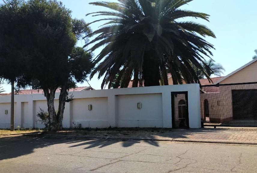 4 Bedroom Property for Sale in Birchleigh North Gauteng