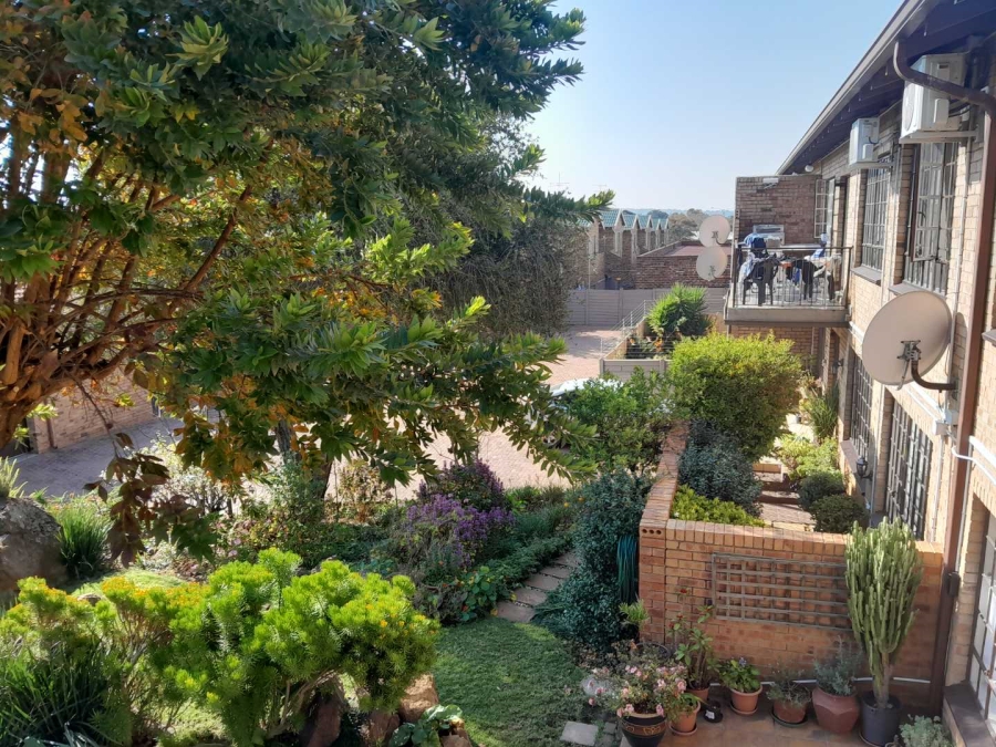 3 Bedroom Property for Sale in New Redruth Gauteng