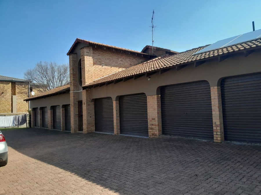 3 Bedroom Property for Sale in New Redruth Gauteng