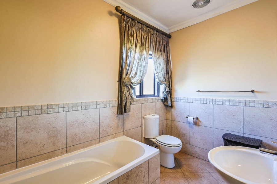 To Let 4 Bedroom Property for Rent in Olympus AH Gauteng