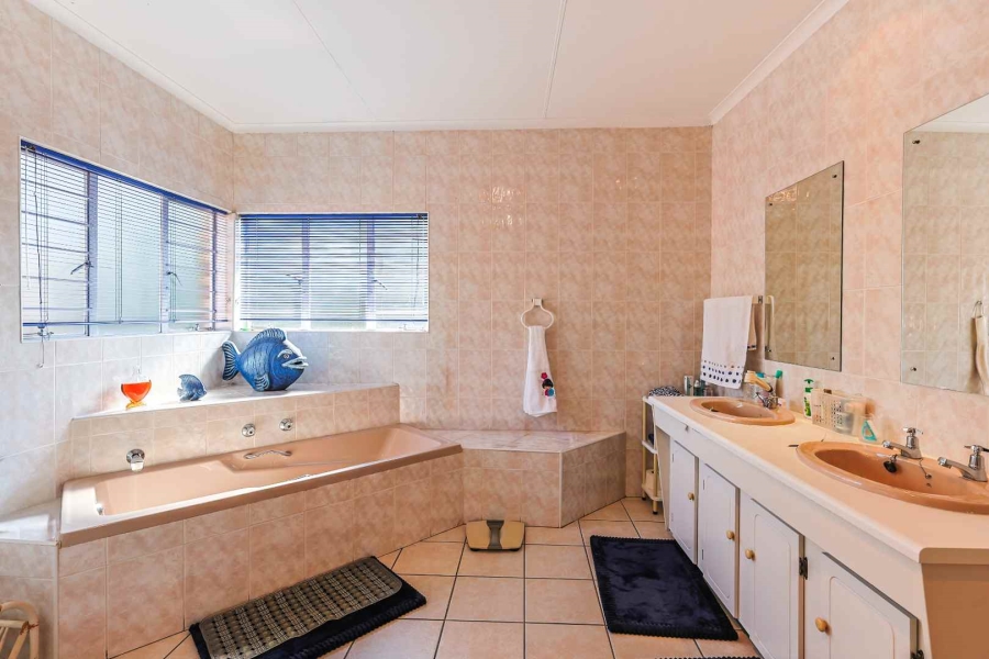 4 Bedroom Property for Sale in Moreleta Park Ext 5 Gauteng