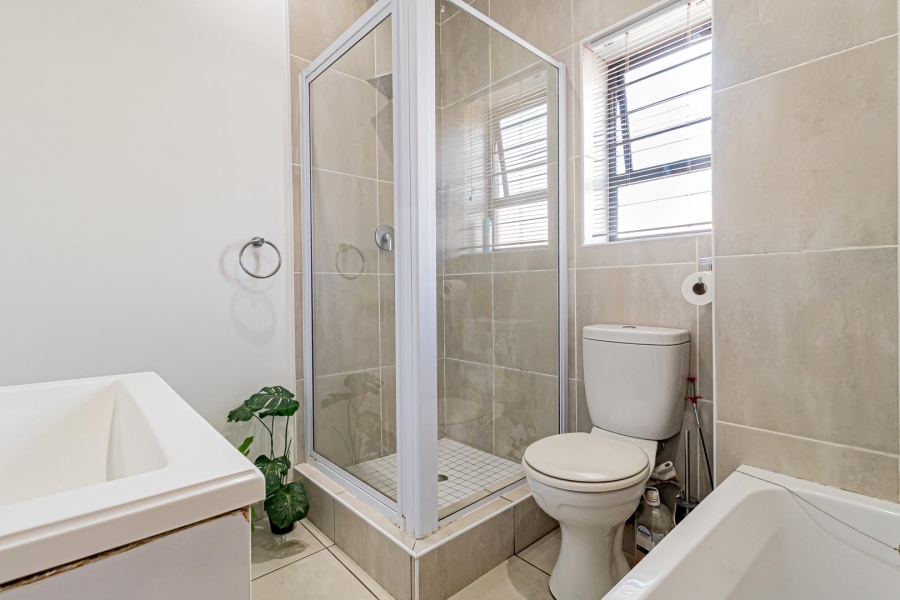 2 Bedroom Property for Sale in Lonehill Gauteng