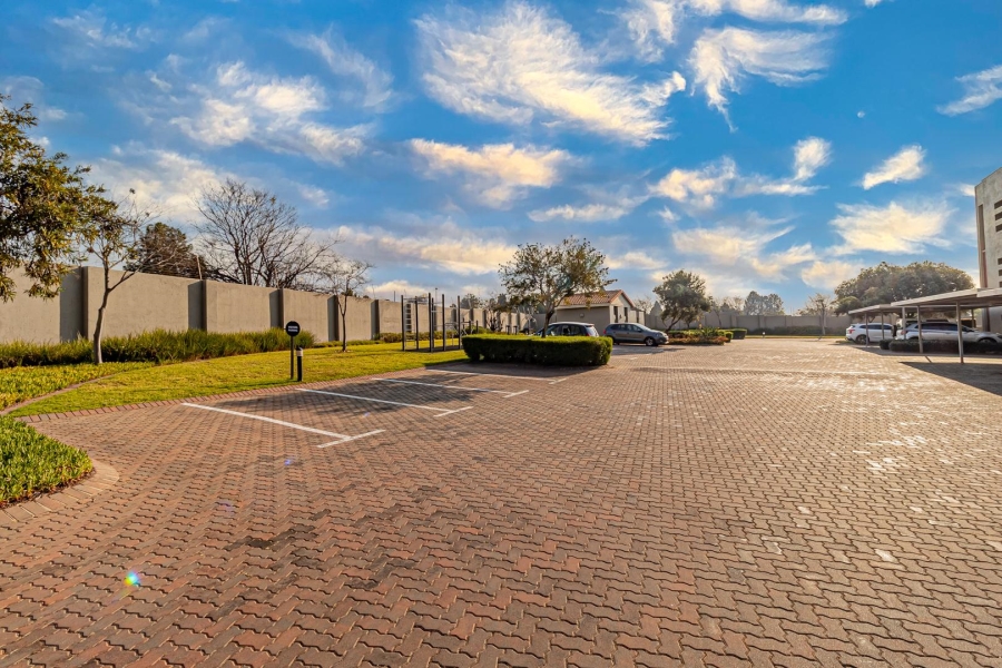 2 Bedroom Property for Sale in Lonehill Gauteng