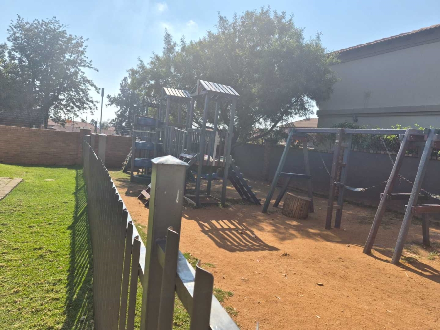 To Let 2 Bedroom Property for Rent in Terenure Gauteng