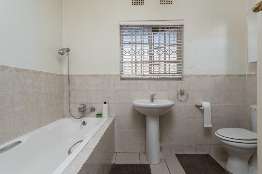 2 Bedroom Property for Sale in Linmeyer Gauteng